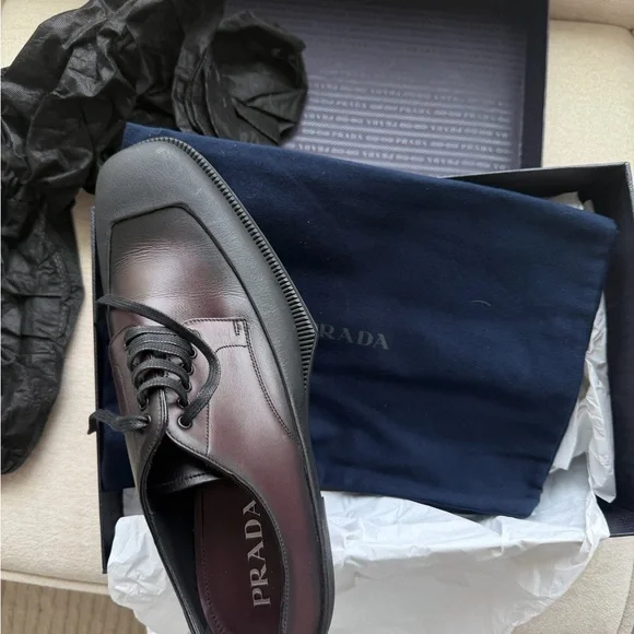 PRADA - Picture 7 of 8